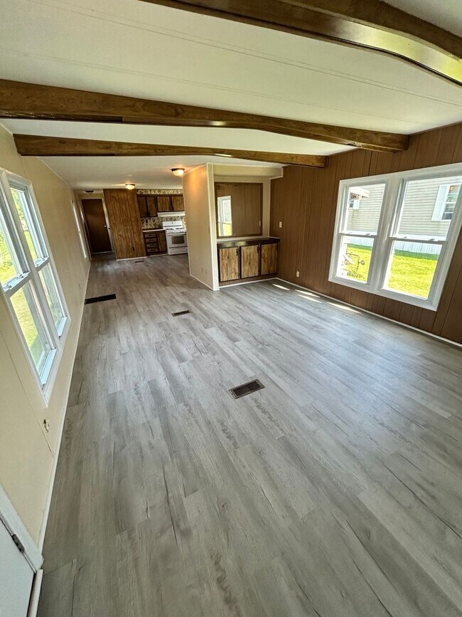 Building Photo - Thompsons Manor MHC