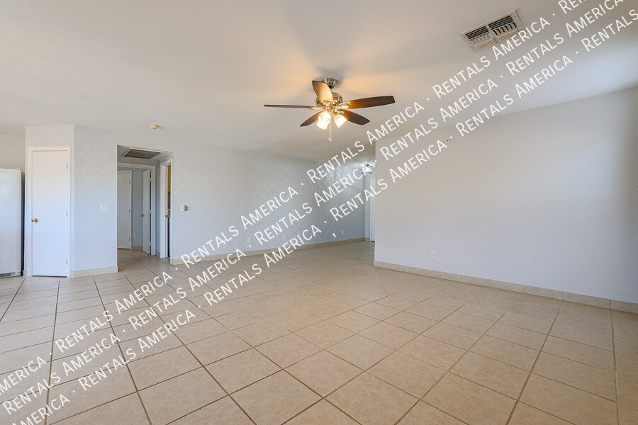 Building Photo - 1324 S Mosley Ct