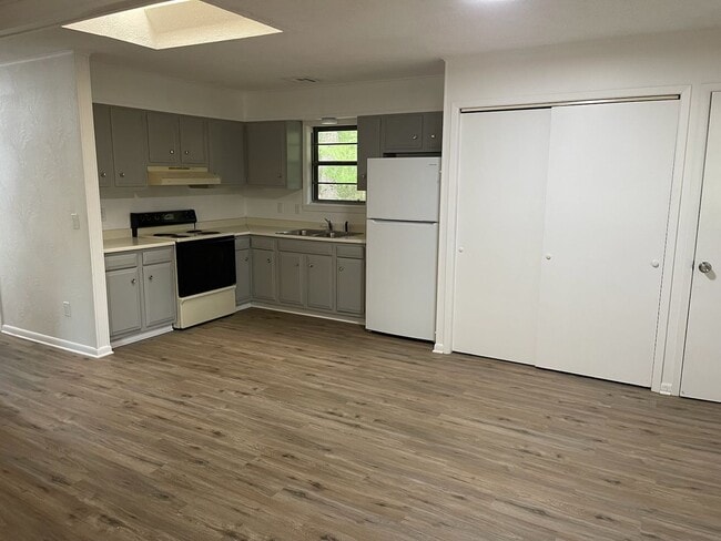 Building Photo - Click apply to pre-qualify for this home. After you were prequalified, give us a call to set up a...