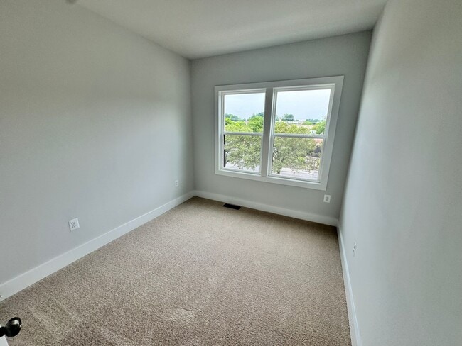 Building Photo - 10187 Blue Wing Ln