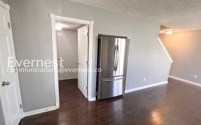 Building Photo - 6326 Pompano St