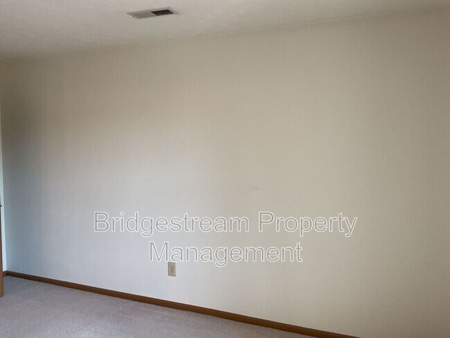Building Photo - 4595 Burchdale St