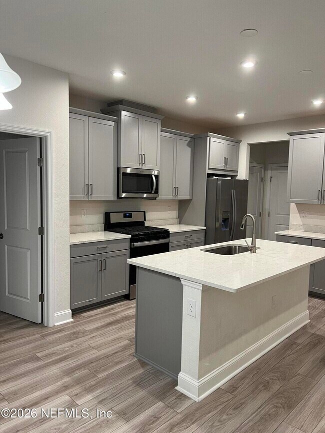 Building Photo - 504 Blue Daze St