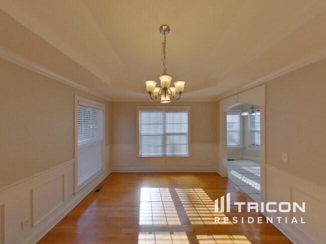 Building Photo - 4412 Spring Cove Dr