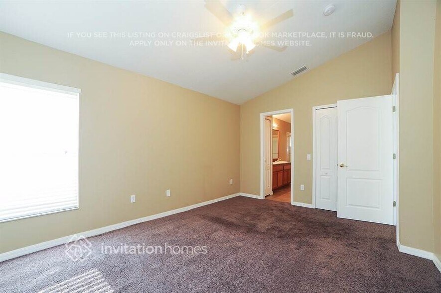 Building Photo - 12720 Lake Vista Dr