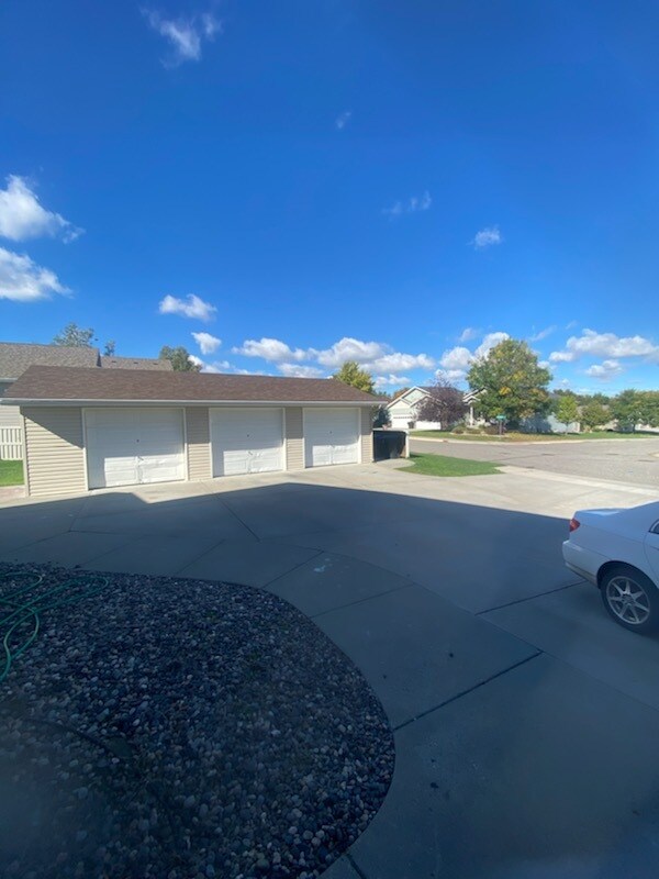 Building Photo - 712 Oakmont Rd