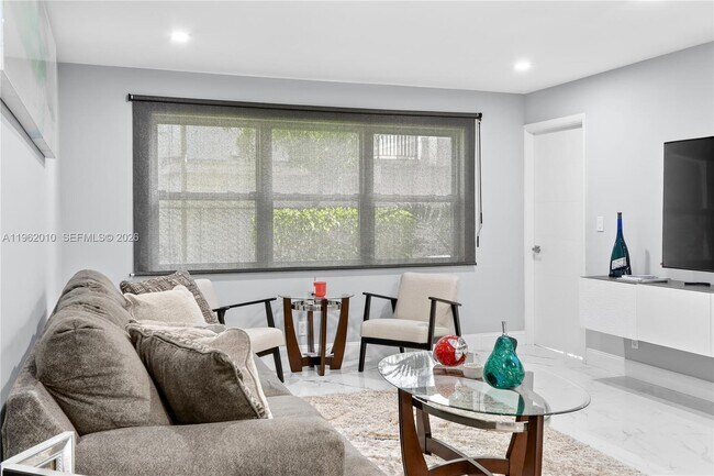 Building Photo - 410 SE 2nd St