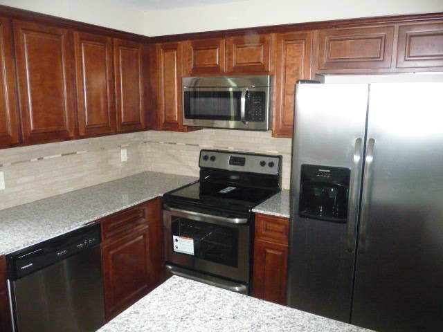 Building Photo - Newly Remodeled