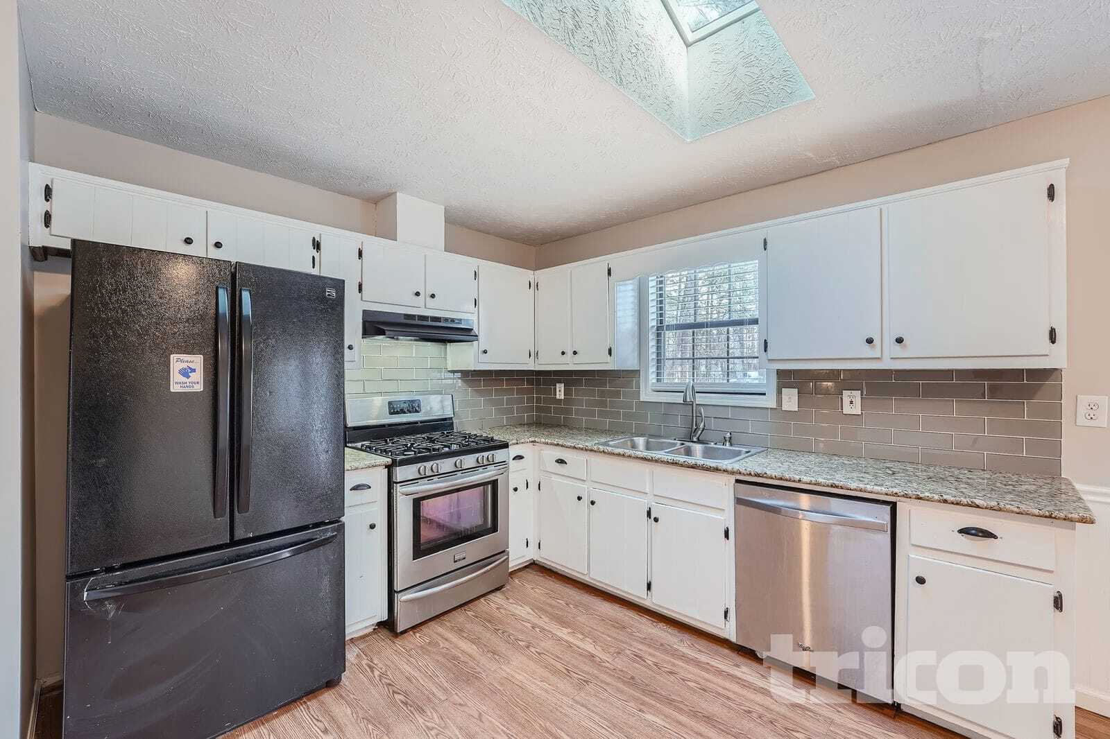 Building Photo - 438 Russell Rd