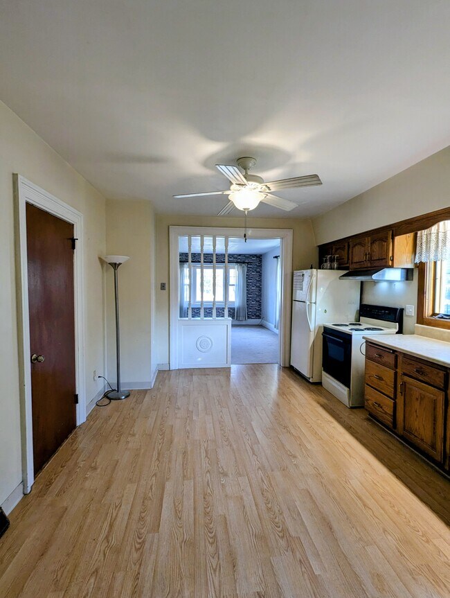 Building Photo - 348 Carrington St