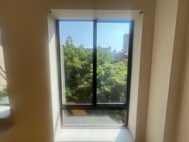 Building Photo - 410 W 53rd St