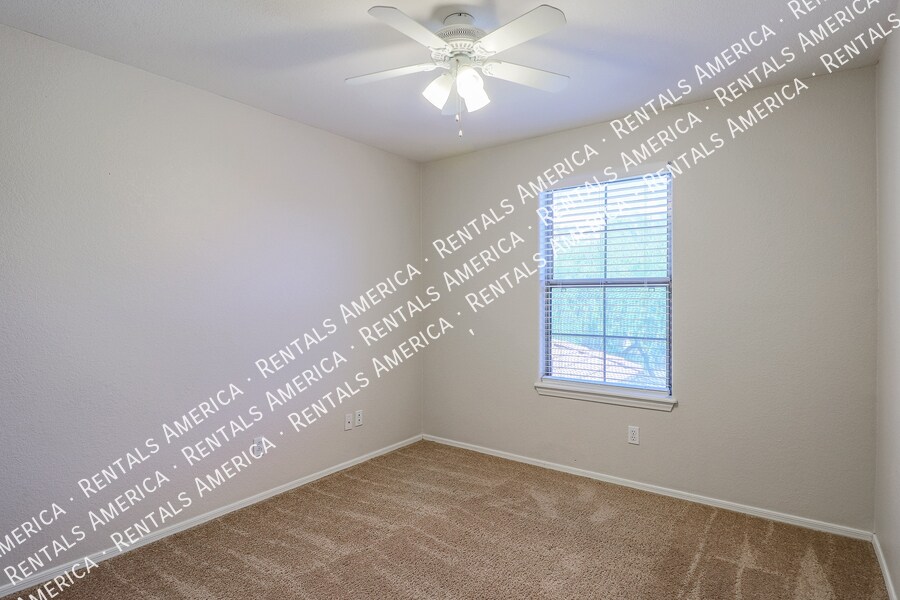 Building Photo - 17547 W Coyote Trail Dr