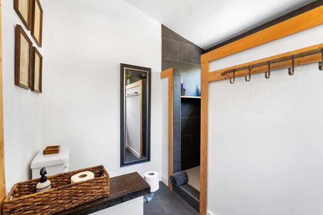 Building Photo - 30 Magnolia Dr