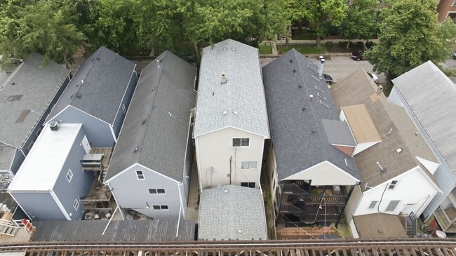 Building Photo - 2728 N Wilton Ave