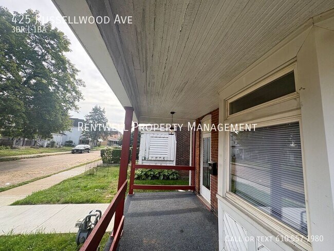 Building Photo - 425 Russellwood Ave