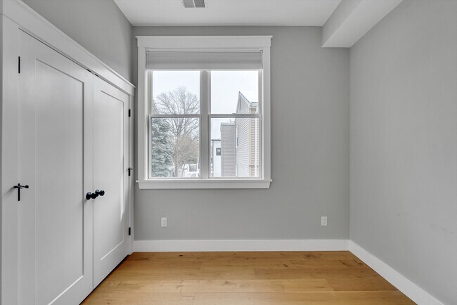 Building Photo - 27 Woodbine St