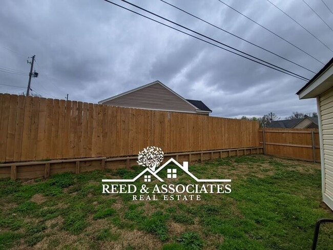 Building Photo - 3 Bedroom w/ fenced yard in Raleigh