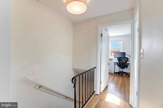 Building Photo - 241 Lynhaven Dr