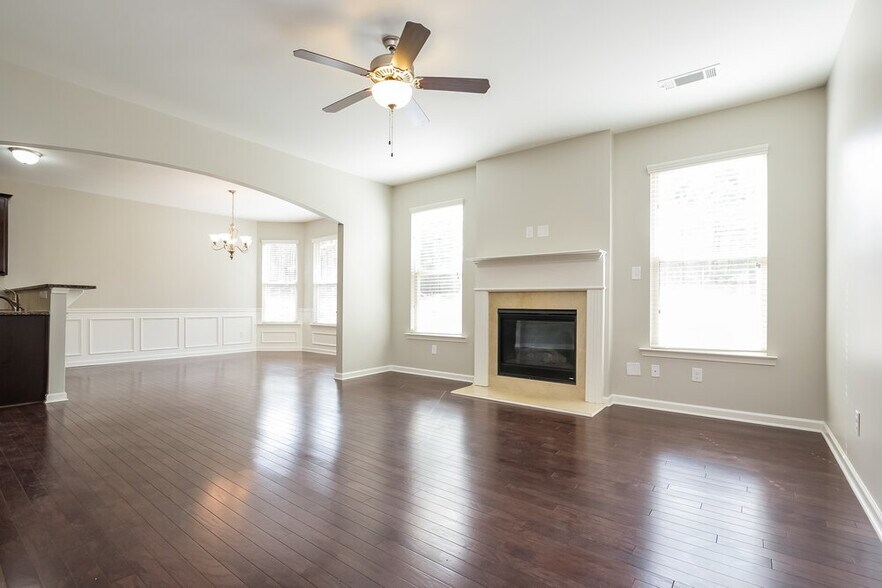 Building Photo - 5051 Saphire Ct