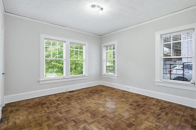 Building Photo - 1513 Melrose Dr SW