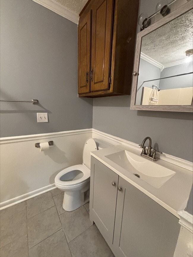 Building Photo - 622 Hospital Rd