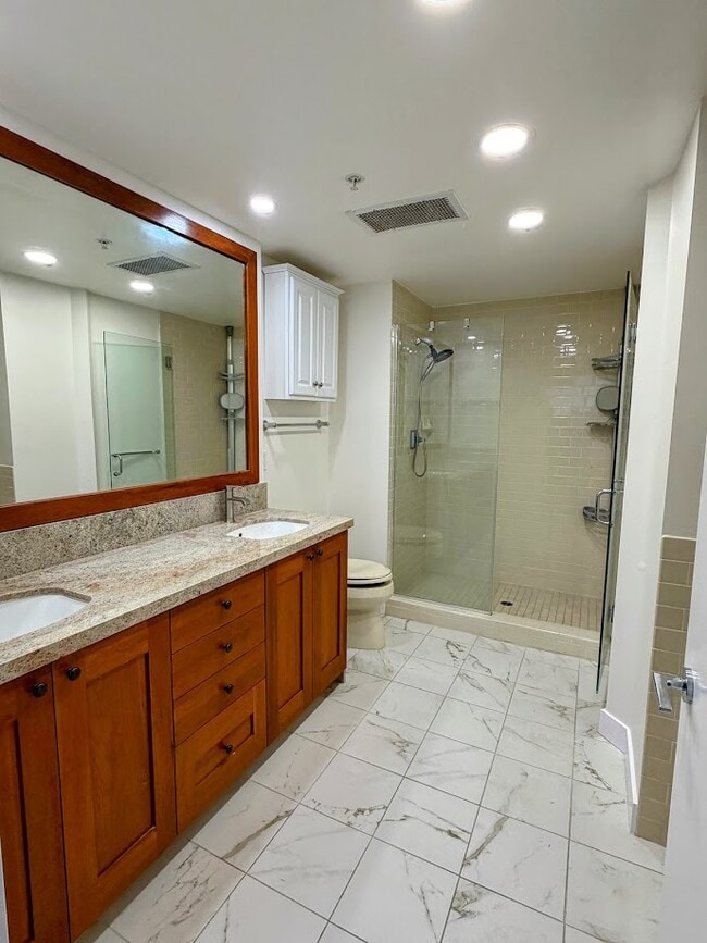 Building Photo - 700 W Harbor Dr