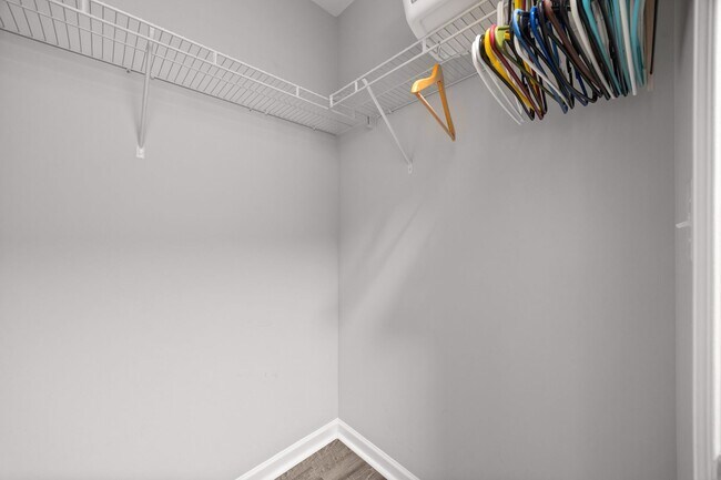 Building Photo - This immaculate 3-bed, 2.5 bath townhome in the Olde Stone Crossing community with the primary be...