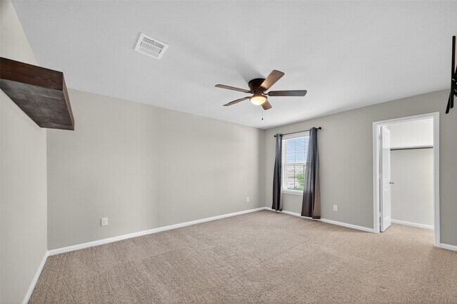 Building Photo - 718 Harvest Bluff Dr