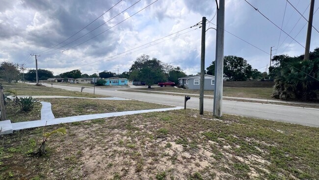 Building Photo - Timeless Appeal Meets Modern Living – 3BR Home on Expansive Lot in Titusville! WASHER & DRYER INC...