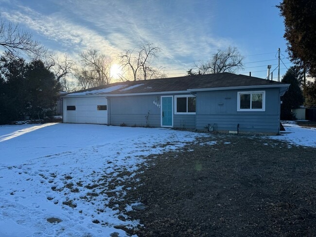 Building Photo - Cute little home with huge back yard.