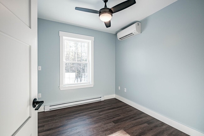 Building Photo - Highland Duplex