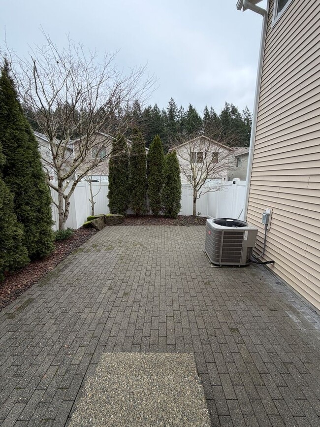 Building Photo - 1204 Burnside Pl