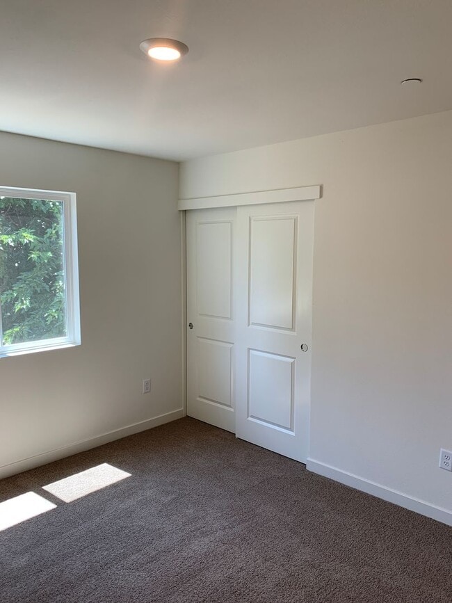 Building Photo - 873 Bertino Pl