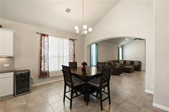 Building Photo - 601 Flag Ln