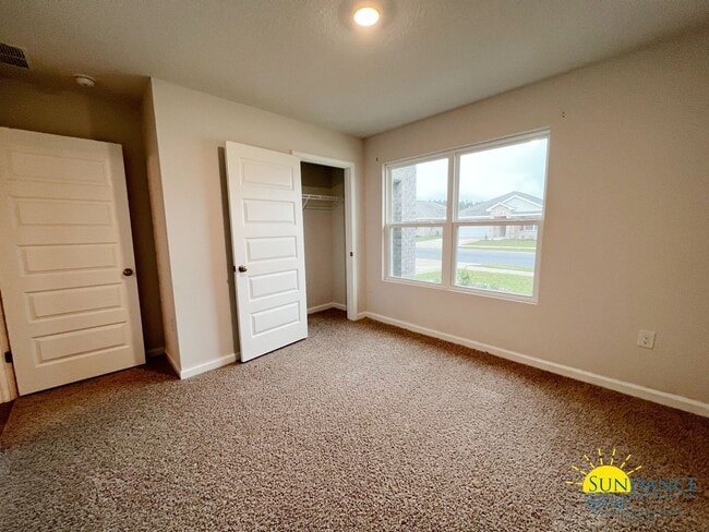 Building Photo - Stunning 4 Bedroom Home in Crestview!