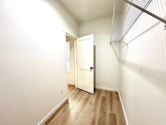 Building Photo - Gorgeous New Home! Close to Historic District and Beach