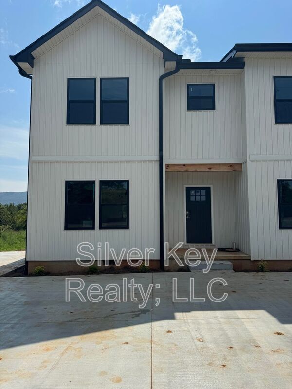 Building Photo - 1985 Highway 411