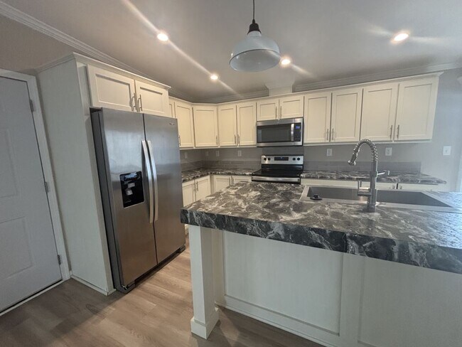 Building Photo - 934 Cayman Ave W