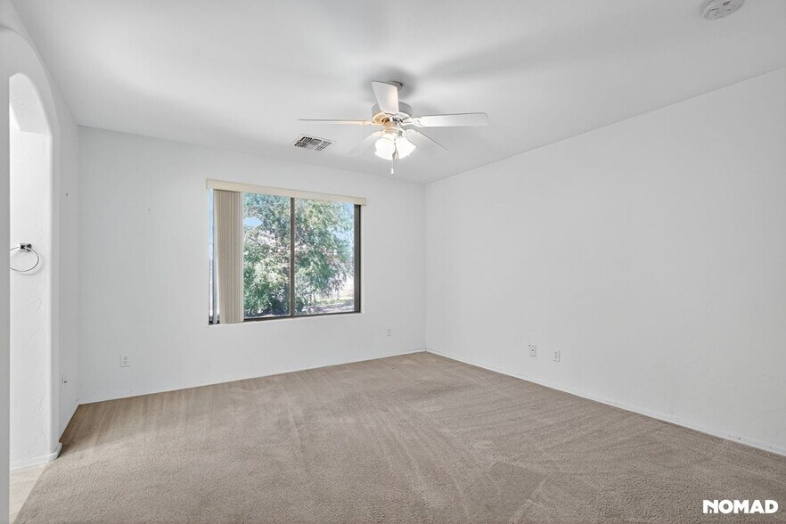 Building Photo - 4660 S Valley Rd