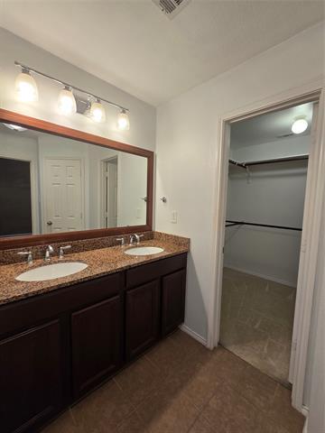 Building Photo - 5750 Crestwood Dr