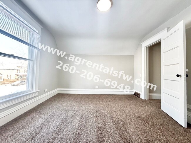 Building Photo - 3 Bedroom House