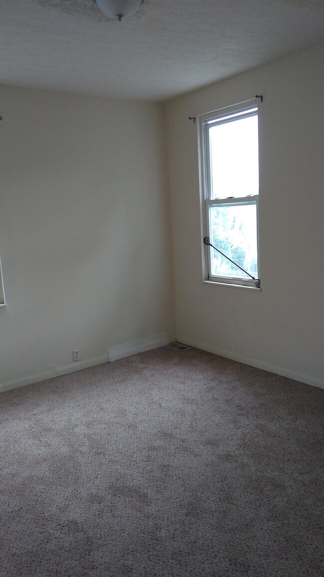 Building Photo - 1618 Dewey Ave