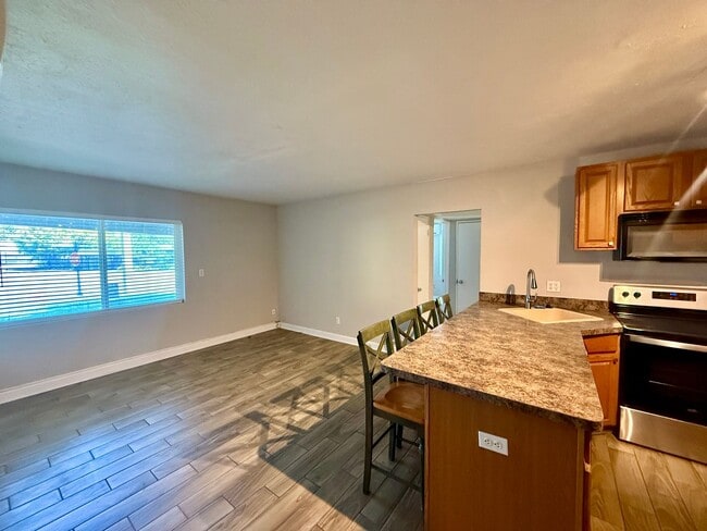 Building Photo - ADORABLE 2 BED WINTER PARK RENTAL HOME