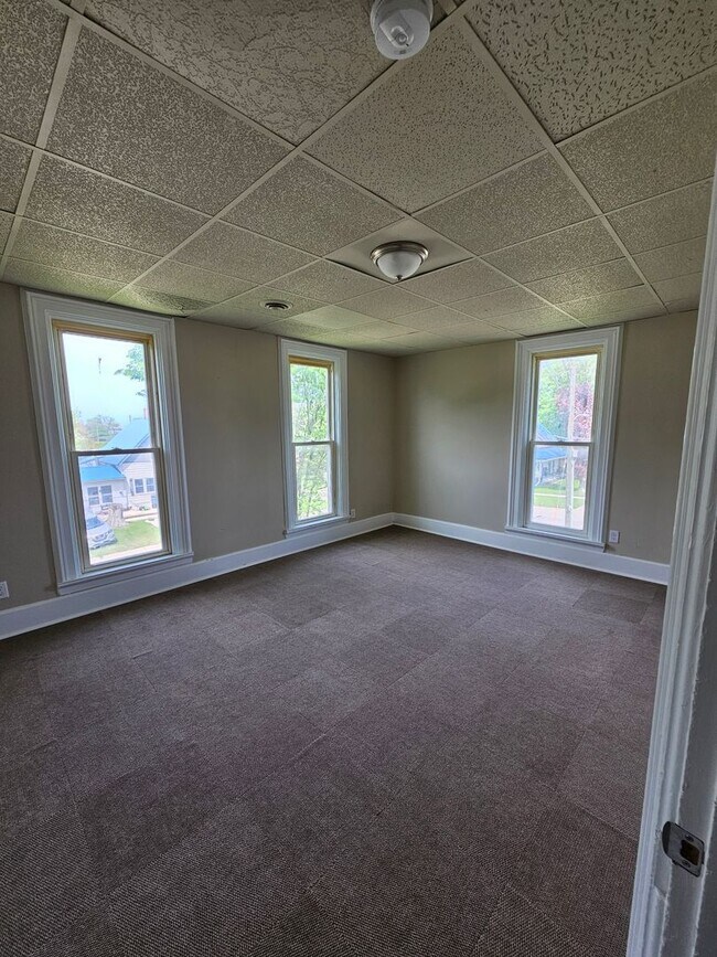 Building Photo - 114 N 7th St