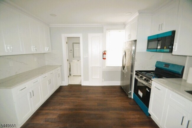 Building Photo - 56 Hobart Pl