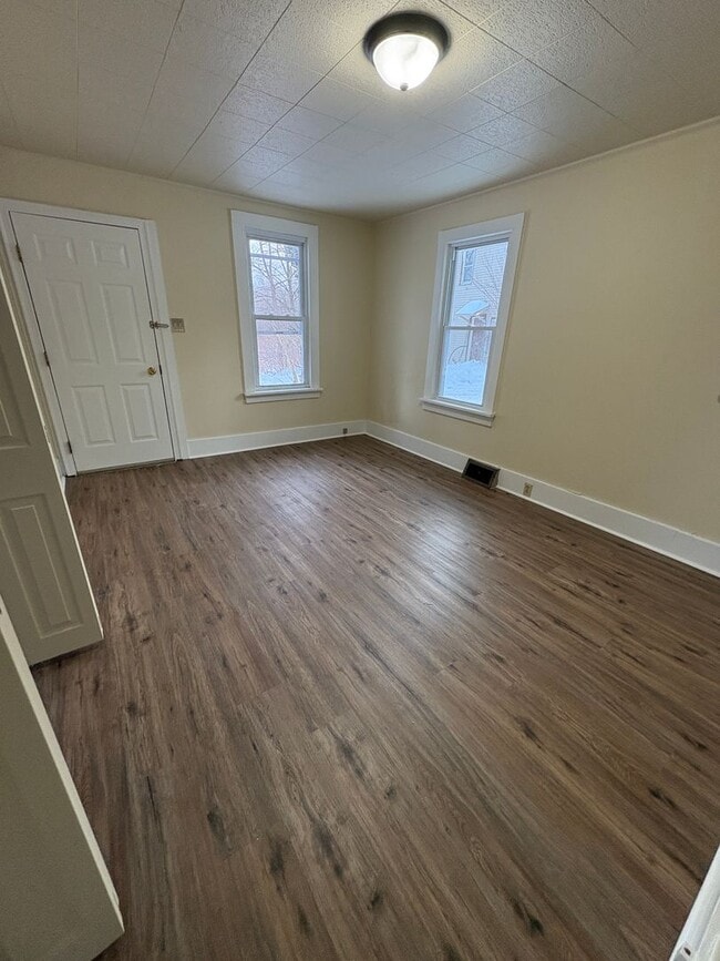 Building Photo - 114-116 Knight St