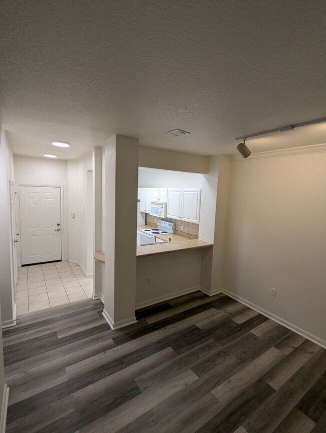 Building Photo - 4833 NW 46th Pl