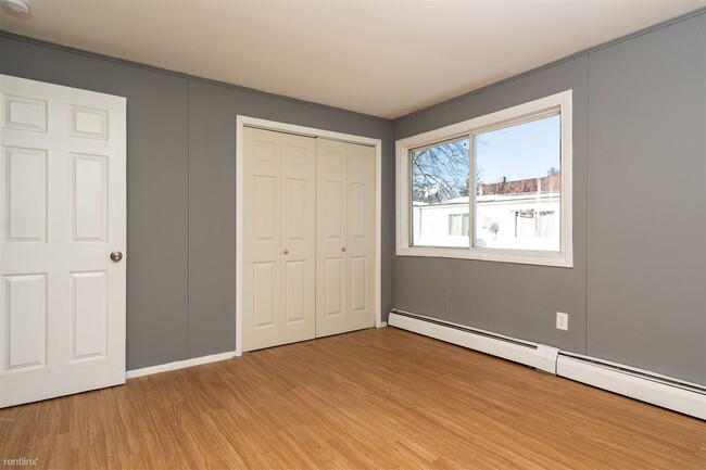 Building Photo - 4 br, 1.5 bath Townhome - 186 Westland St B