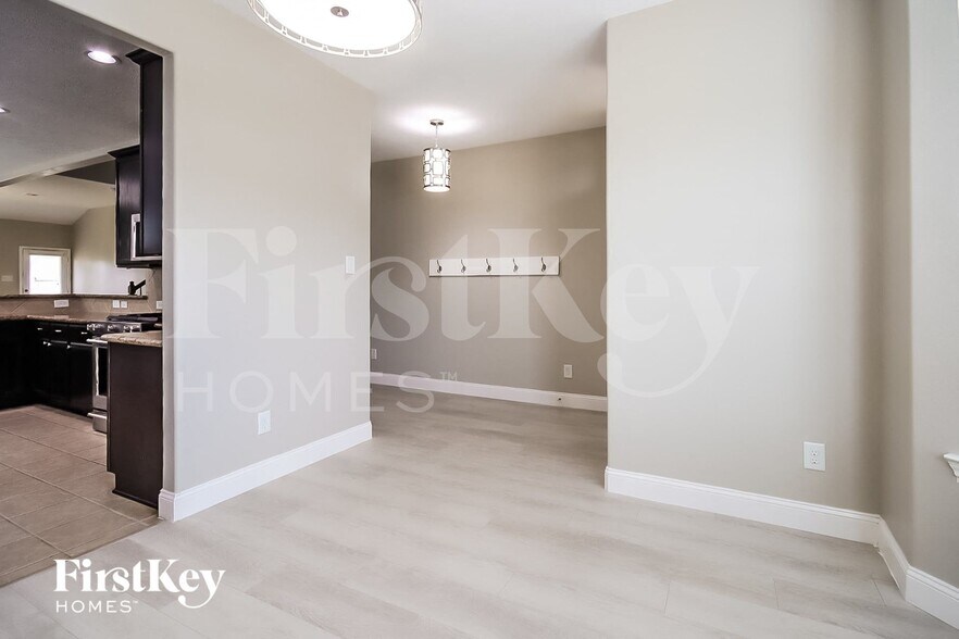 Building Photo - 30807 Gardenia Trace Dr