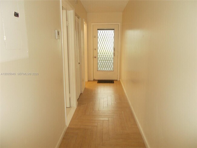 Building Photo - 1400 SW 124th Terrace